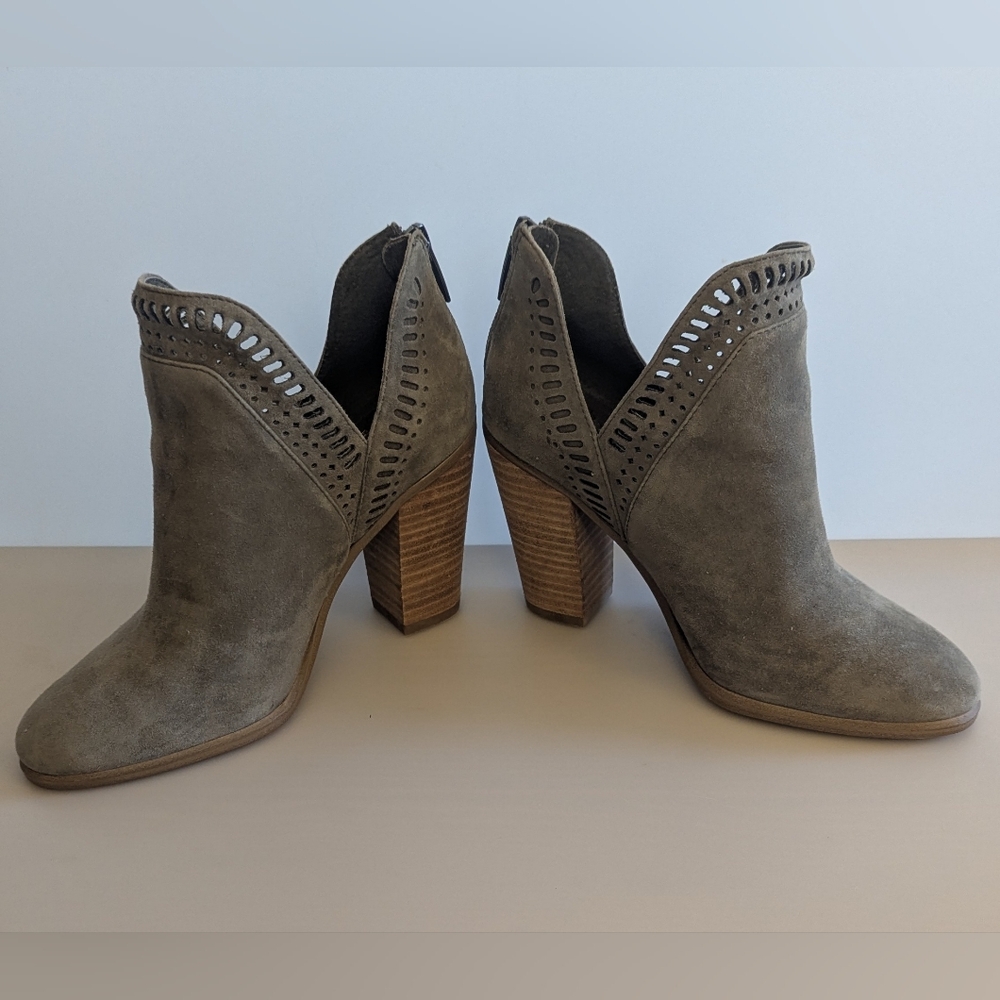 Vince Camuto Fileana Gray Suede Split Shaft Ankle Booties Size 5M